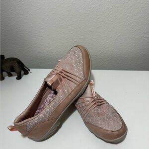 Skechers Women's Pink Lace Sneakers